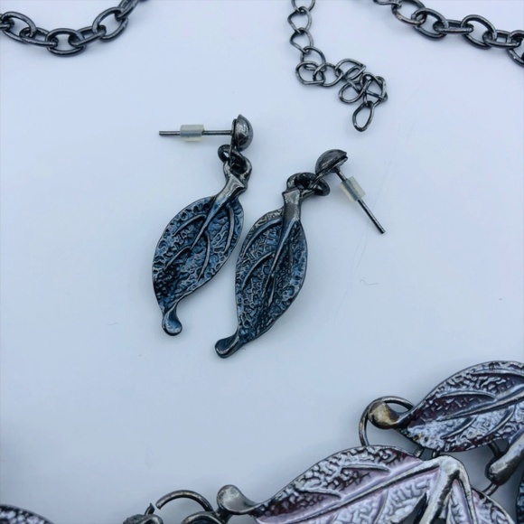 Statement Silver Tone Leaf Necklace & Earring Set - Picture 5 of 8